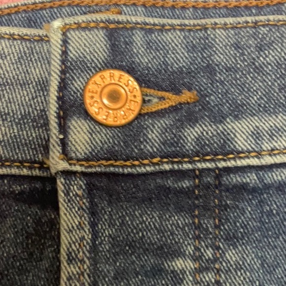 NWT Express ladies boyfriend midi mid-rise denim shorts, size 4 - Picture 8 of 10